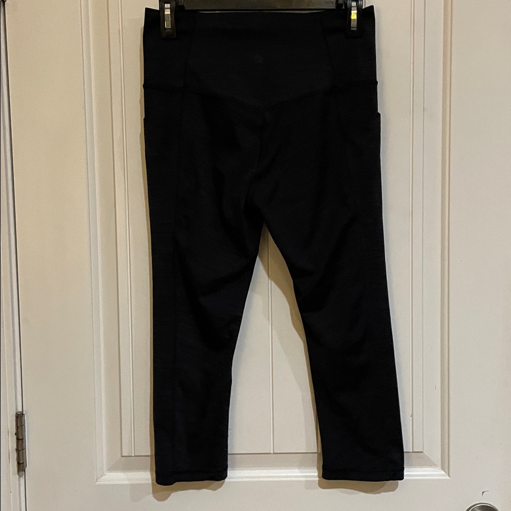 Athleta Salutation Capri Navy Medium Leggings Euc - image 3